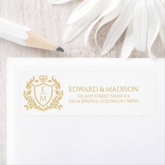 Étiquette Personalized Gold Wedding Heraldic Shield (En situation)