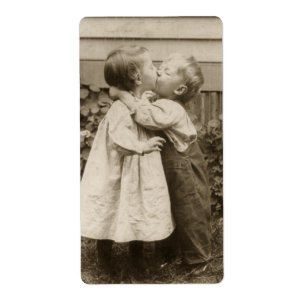 Étiquette Photo d'amour vintage d'enfants s'embrassant dans 