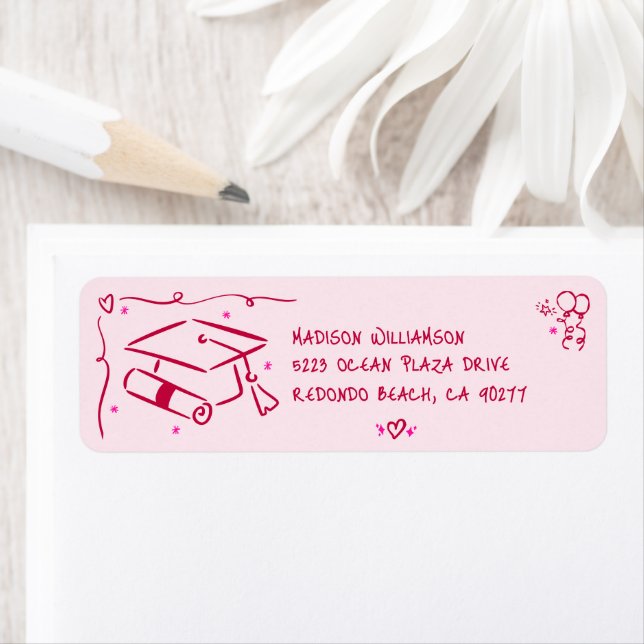 Étiquette Pink Red Hand Drawn Doodles Graduation Cap Address (En situation)