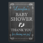 Étiquette Pour Bocaux Chalkboard Look Garçon Baby shower Invité Favorise<br><div class="desc">Un vintage tableau de bord look baby shower invité faveur autocollant. Ce étiquette est imprimé sur du papier imperméable et résistant aux rayures. Personnalisé avec le nom de la mère à être et "Merci pour partager notre joie".Customisez toutes les polices, couleurs et texte. De jolies petites empreintes de bébé sont...</div>