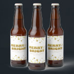 Étiquette Pour Bouteilles De Bière Joyeux et lumineux | Fun Christmas White & Gold<br><div class="desc">Étiquette simple bouteille de bière White & Gold de Noël avec texte "Merry & Bright" dans un style de typographie amusant mais élégant et étoiles pétillantes. Personnaliser avec le nom de l'expéditeur. Mélanger et correspondre avec d'autres modèles de cette série.</div>