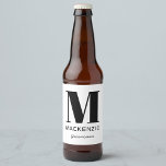 Étiquette Pour Bouteilles De Bière Nom du monogramme Groomsman<br><div class="desc">La typographie moderne minimaliste monogramme design qui peut être modifié pour personnaliser. Parfait pour remercier votre Groomsman pour toute leur aide et leur soutien pour rendre votre mariage extraordinaire.</div>