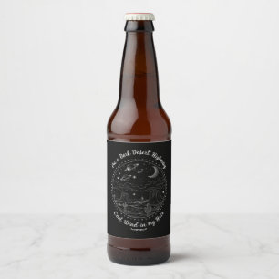 Étiquette Pour Bouteilles De Bière Sur une route désertique sombre, voyage de camping