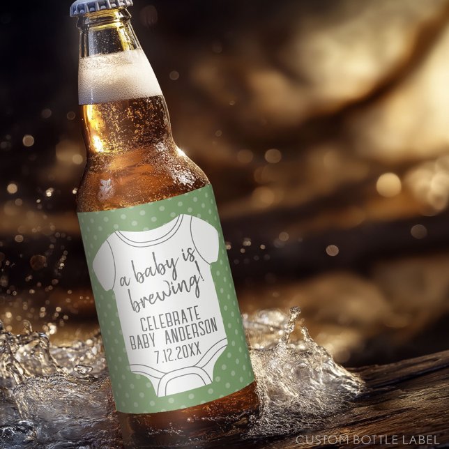 Étiquette Pour Bouteilles De Bière Un bébé est en train de brasser — Douche Couples - (Custom Beer Bottle Label)