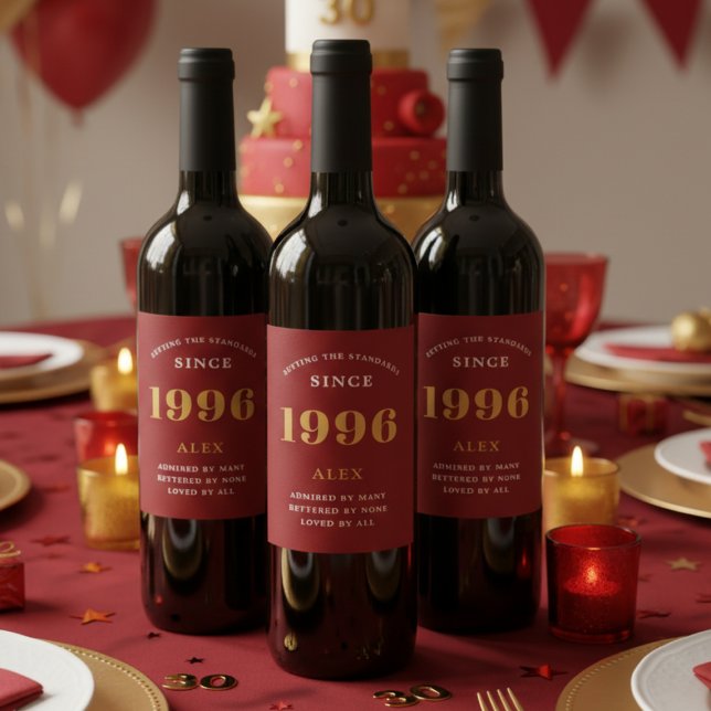 Étiquette Pour Bouteilles De Vin 30e anniversaire Nom 1996 Red Gold Elegant Chic (Red 30th birthday wine bottle labels on dark wine bottles.)