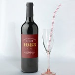 Étiquette Pour Bouteilles De Vin 40e anniversaire Nom 1983 Rouge or élégant chic<br><div class="desc">Un élégant étiquette de vin personnalisé,  facile à customiser pour cette occasion spéciale.</div>