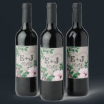Étiquette Pour Bouteilles De Vin 4ever Nouveau mariés Initiales Coeur rose vert fle<br><div class="desc">Félicitations à votre mariage ! ! Cet élégant étiquette de bouteille de vin de mariage a été conçu avec un mariage rustique chic à l'esprit, avec un magnifique magnolia rose blanc, baies magenta et branches d'eucalyptus vert sur un arrière - plan de lin couleur naturelle. Paraphes des jeunes mariés à...</div>