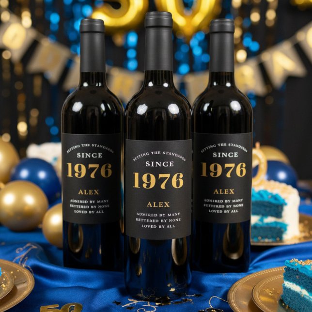 Étiquette Pour Bouteilles De Vin 50e anniversaire Nom année Black Gold Elegant Chic (Wine bottles with 1976 custom labels)