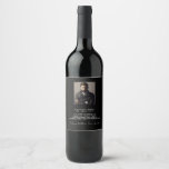 Étiquette Pour Bouteilles De Vin Birthday custom photo fun facts bio black guys man<br><div class="desc">Can be used on front on a bottle, but is ment for the back. Pour un jour de fête pour un homme. Personalize and add your own photo of the jubilant. Add your text, fun facts, biographiy about the birthday guy, and add your names. A classic black background and white...</div>