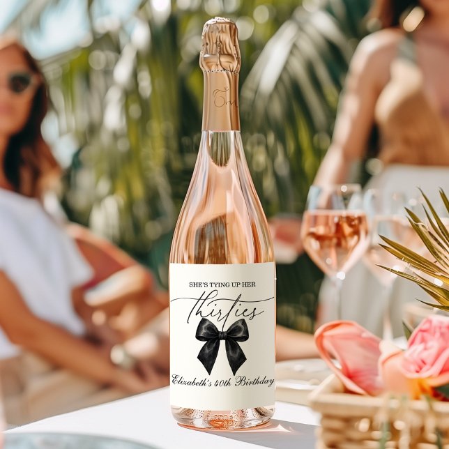 Étiquette Pour Bouteilles De Vin Black Bow Tying Up Her Thirties 40th Birthday (Black Bow Tying Up Her Thirties 40th Birthday Wine Label)