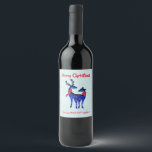 Étiquette Pour Bouteilles De Vin Blue Nordic Christmas Reindeer Pair<br><div class="desc">Étiquette de bouteille de vin personnalisé avec un arrière - plan vert clair et blanc à l'aspect enneigé. Illustré par une paire de cerfs bleus scandinaves portant des foulards rouges. Avec des marquages décoratifs sur le corps.</div>