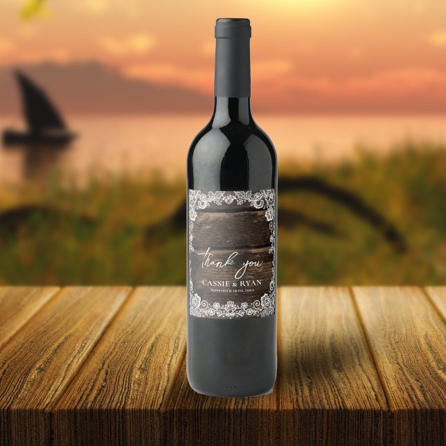 Étiquette Pour Bouteilles De Vin Bois rustique et dentelle Merci Mariage (Rustic Wood and Lace Wedding Thank You Wine Label)