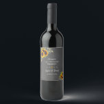 Étiquette Pour Bouteilles De Vin Charme Aquarelle Sunflower Chalkboard Mariage<br><div class="desc">Conception de carte rustique et romantique avec bouquets de tournesols aquarelle,  flèches avec les coeurs et tournesols comme diviseur,  le tout sur un vrai arrière - plan photo tableau de bord. Utilisez l'outil Personnaliser pour ajouter vos informations. Les articles correspondants peuvent être trouvés dans ma collection Rustic Sunflowers Chalkboard.</div>