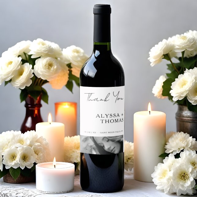 Étiquette Pour Bouteilles De Vin Chic Extra Minimalist Black & White Photo Wedding  (Chic Extra Minimalist Black & White Photo Wedding Wine Label. )