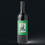 Étiquette Pour Bouteilles De Vin Christmas Holly Quail<br><div class="desc">Oh la "Joie" de "Noël". Créé à partir du design original de l'artiste international Jennifer Lake. L'art de la caille provient d'un ensemble de 3. Quel grand objet qui peut être utilisé pour donner des cadeaux et fera un merveilleux cadeau de réchauffement de la maison! Profitez de TOUS les designs....</div>