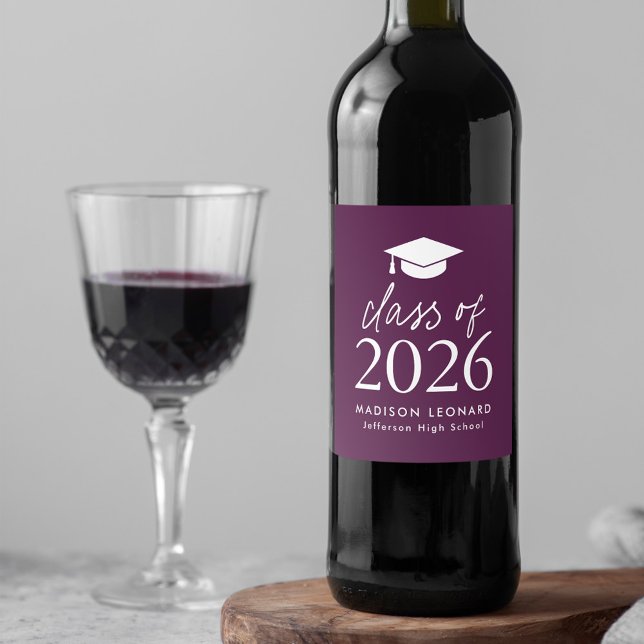 Étiquette Pour Bouteilles De Vin Classe moderne de 2025 Script Purple Graduation (Créateur téléchargé)