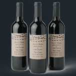 Étiquette Pour Bouteilles De Vin Collection de Mariages Rustic Kraft<br><div class="desc">Simple mais élégant, la collection rustique kraft string lights mariage est un design époustouflant avec de belles lumières à cordes noires suspendues sur un arrière - plan rustique kraft effet papier, qui est parfait pour toute célébration de mariage campagnard. Ces étiquettes peuvent être personnalisés pour votre occasion spéciale et feraient...</div>