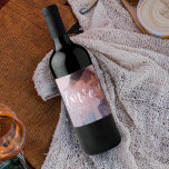 Étiquette Pour Bouteilles De Vin Couleur Pastel | Amour | Photo |<br><div class="desc">Couleur Pastel | Amour | Photo | Étiquette de vin. Un mariage parfait pour vos invités. Montrez votre amour en donnant aux invités ces jolies bouteilles de vin étiquetées. Peut être facilement customisé. Pour toute personnalisation supplémentaire,  n'hésitez pas à me contacter à l'adresse mypaperlove2021@gmail.com</div>