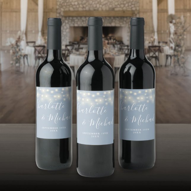Étiquette Pour Bouteilles De Vin Éclairage de chaîne Signature Script Dusty Mariage (String Lights Signature Script Dusty Blue Wedding Wine Label)