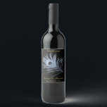 ÉTIQUETTE POUR BOUTEILLES DE VIN ÉLÉGANT BLEU PEACOCK NOIR ÉTIQUETTE DE VIN PERSONN<br><div class="desc">ÉLÉGANTE FRONTIÈRE D'OR ÉTIQUETTES DE VIN ÉLÉGANT NOIR AVEC DÉTAILS D'OR. Plumes de paon simples mais élégantes</div>