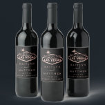 Étiquette Pour Bouteilles De Vin Elégant Las Vegas Destination Mariage<br><div class="desc">Célébrez dans le style avec ces étiquettes de bouteilles de vin mariages modernes et très tendance. Ce design est facile à personnaliser avec votre libellé d'événement spécial et vos invités seront ravis quand ils verront ces étiquettes fabuleux.</div>