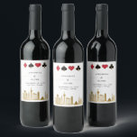 Étiquette Pour Bouteilles De Vin Elégant Las Vegas Photo Destination Mariage<br><div class="desc">Moderne et élégant Las Vegas Destination Wedding Étiquettes de bouteille. Design caractéristiques Las Vegas City Skyline En or,  clubs,  diamants,  coeurs et pique des icônes en or élégant cadre et des détails en lettrage tendance sur le devant.</div>