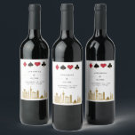 Étiquette Pour Bouteilles De Vin Elégant Las Vegas Photo Destination Mariage<br><div class="desc">Moderne et élégant Las Vegas Destination Wedding Étiquettes de bouteille. Design caractéristiques Las Vegas City Skyline En or,  clubs,  diamants,  coeurs et pique des icônes en or élégant cadre et des détails en lettrage tendance sur le devant.</div>