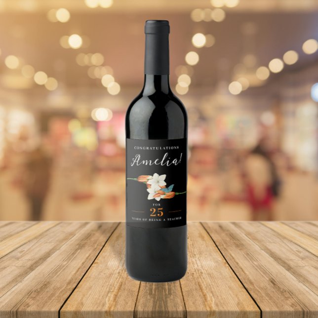 Étiquette Pour Bouteilles De Vin Élégant Lys Noir Et Blanc Retiré Floral (Créateur téléchargé)