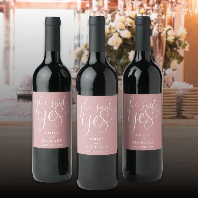 Étiquette Pour Bouteilles De Vin Elle A Dit Oui Partie Engagement Dusty Rose Rose (She Said Yes Engagement Party Dusty Rose Pink Wine Label)
