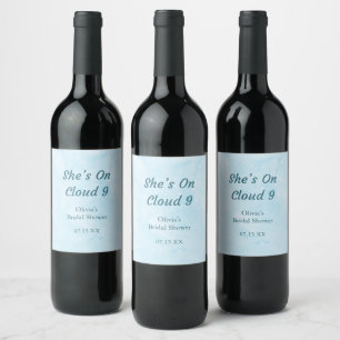 Étiquette Pour Bouteilles De Vin Elle est sur Cloud 9 Dreamy Sky Blue Baby Shower 