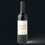Étiquette Pour Bouteilles De Vin Faux Gold Merry et Bright Christmas Typographie<br><div class="desc">Faux Gold Merry and Bright Christmas Typography Vin Étiquette Ajoutez un peu de scintillement à vos esprits avec ce étiquette de vin festif et imitation feuille d'or. Facile à personnaliser avec votre propre nom ou texte personnalisé. Conçu par le designer pro BK Thompson pour Cedar et String; veuillez nous contacter...</div>