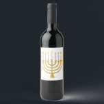 Étiquette Pour Bouteilles De Vin Festif Menorah Hanoukka Céleste bougies Mariage<br><div class="desc">Faux bougies menorah en feuille d'or pour votre fête Hanoukka. Illustration de la menorah lunaire avec des étoiles blanches recouvertes de bougies célestes sur un socle de bougies menorah en faux or. Menorah élégant mariage étoilé Hanoukka illustrés cadeaux design et produits en papier.</div>
