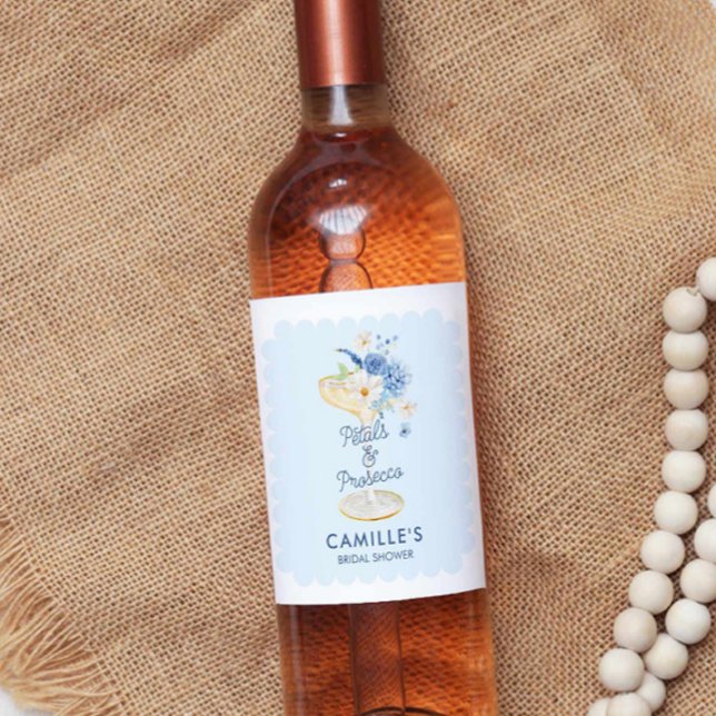 Étiquette Pour Bouteilles De Vin Fête de Mariage Fleurs Bleues et Prosecco (Blue Petals and Prosecco Bridal Shower Wine Label)