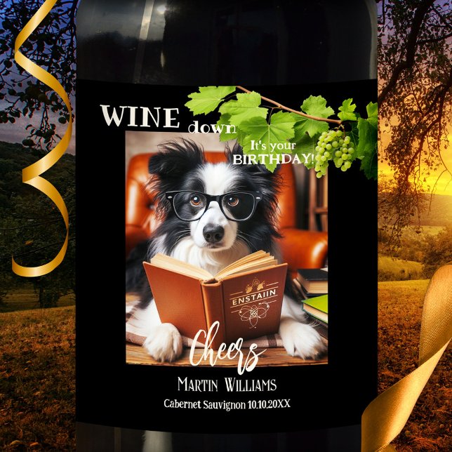 Étiquette Pour Bouteilles De Vin Funny Chien de travail agile Anniversaire (Funny birthday wine label featuring a nerd dog studying in his office. Perfect for a workaholic)