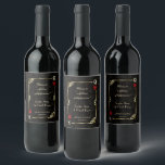 Étiquette Pour Bouteilles De Vin Glam Gatsby Casino Las Vegas Mariage de poker<br><div class="desc">Unique Casino Royale et Great Gatsby conception de carte à thème. Il présente un style art déco vintage, un cadre rompu de Roaring des années 1920 avec fausse feuille d'or Fleur-de-lis, coeurs rouges, Q et K sur deux coins (simulant des cartes à jouer), sur arrière - plan motif Art déco...</div>