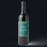 Étiquette Pour Bouteilles De Vin Gold Christmas Green sur Turquoise<br><div class="desc">Ce étiquette de bouteille de vin présente une belle bordure de verdure dorée sur un arrière - plan turquoise foncé. Le message "Joyeux Noël" est un texte de style manuscrit tendance. Personnalisez ce étiquette de vacances avec votre nom.</div>