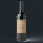 Étiquette Pour Bouteilles De Vin Golden Brown Romantic Crest Monogramme<br><div class="desc">Ce design fait partie d'une suite de faire-part de mariage rococo conçue avec des illustrations d'ornements botaniques baroques. Dans cette collection, vous trouverez des monogrammes romantiques de crêtes, des couronnes botaniques et des polices calligraphiques d'inspiration victorienne. J'espère que ce design classique antique vous servira pour célébrer un mariage élégant et...</div>
