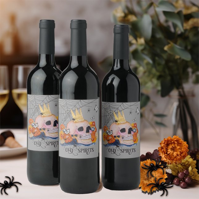 Étiquette Pour Bouteilles De Vin Gothique Araignée de crâne Papillons Floral Hallow (Halloween skull with crown and whimsical fall flowers with spiders and butterflies, original art)