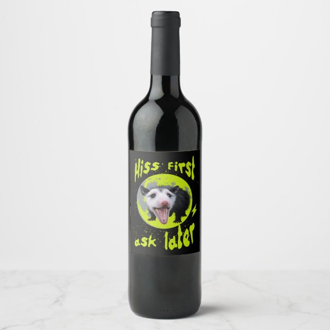 Étiquette Pour Bouteilles De Vin Hiss first, ask later Funny Opossum Hissing (Devant)