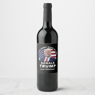 Étiquette Pour Bouteilles De Vin J'adore quand je me réveille et que Donald Trump e
