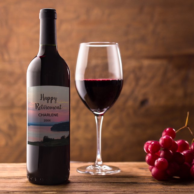 Étiquette Pour Bouteilles De Vin Joyeux coucher de soleil rose de retraite avec nom (In Situ Glass of Wine)