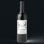 Étiquette Pour Bouteilles De Vin La chasse est sur Antlers Rustic Mariage Custom<br><div class="desc">The Hunt is Over Antlers bannière rétro Personnalisé Rustic Mariage Étiquettes de bouteilles de vin (Set of 6) Résistant aux rayures et étanche Répétition amovible Dîner Fiançailles Nouveaux mariés Groom Cadeau Personnalisé. Tout le texte est personnalisable. Pour modifier le texte, utilisez l'option personnaliser. Pour des modifications plus étendues du texte...</div>