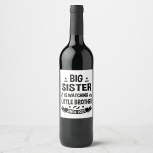 Étiquette Pour Bouteilles De Vin La petite sœur prend soin du grand frère en