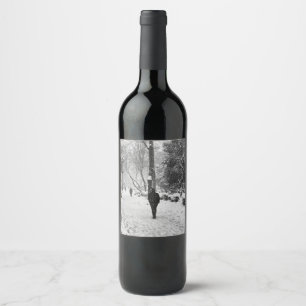 Étiquette Pour Bouteilles De Vin Les gens dans le parc pendant la journée d'hiver
