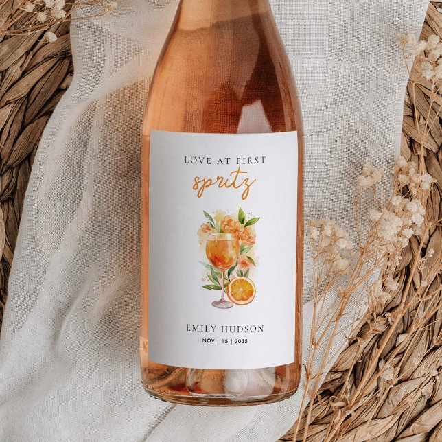 Étiquette Pour Bouteilles De Vin Love at First Spritz Baby Shower de Mariée (Créateur téléchargé)