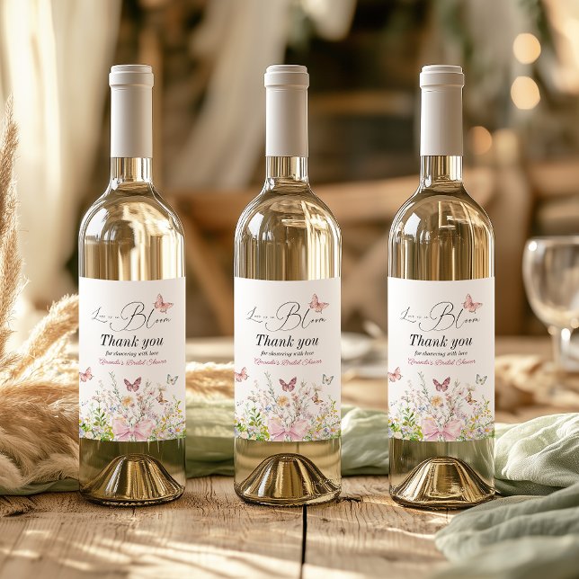 Étiquette Pour Bouteilles De Vin Love in Boom Fleur Sauvage Rose Ruban Rose Mariage (Créateur téléchargé)