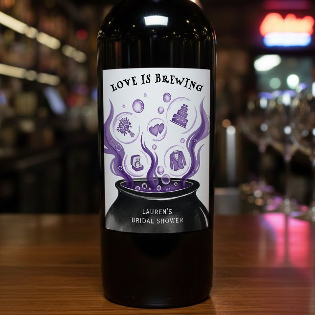 Étiquette Pour Bouteilles De Vin Love is Brewing Cauldron Halloween Baby Shower (Love is Brewing Cauldron Halloween Baby Shower Wine Label
)