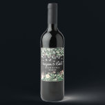 Étiquette Pour Bouteilles De Vin Mariage Chalkboard Floral Bois<br><div class="desc">Tableau rustique   verdure florale blush   lumières à cordes lumineuses. Personnalisable et partie d'une collection (voir lien directement sous l'image principale.)</div>