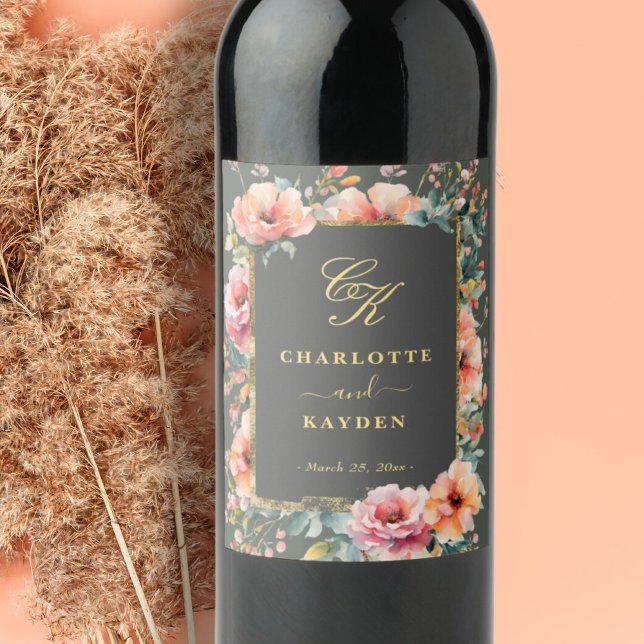 Étiquette Pour Bouteilles De Vin Mariage de monogramme de couronne de fleurs rustiq (Sage Green Rustic Floral Wreath Monogram Wedding Wine Label)