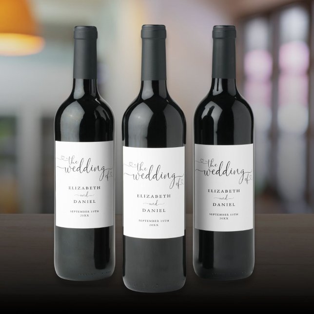 Étiquette Pour Bouteilles De Vin Mariage De Script Coeur Noir Et Blanc (Black And White Heart Script Wedding Wine Label)